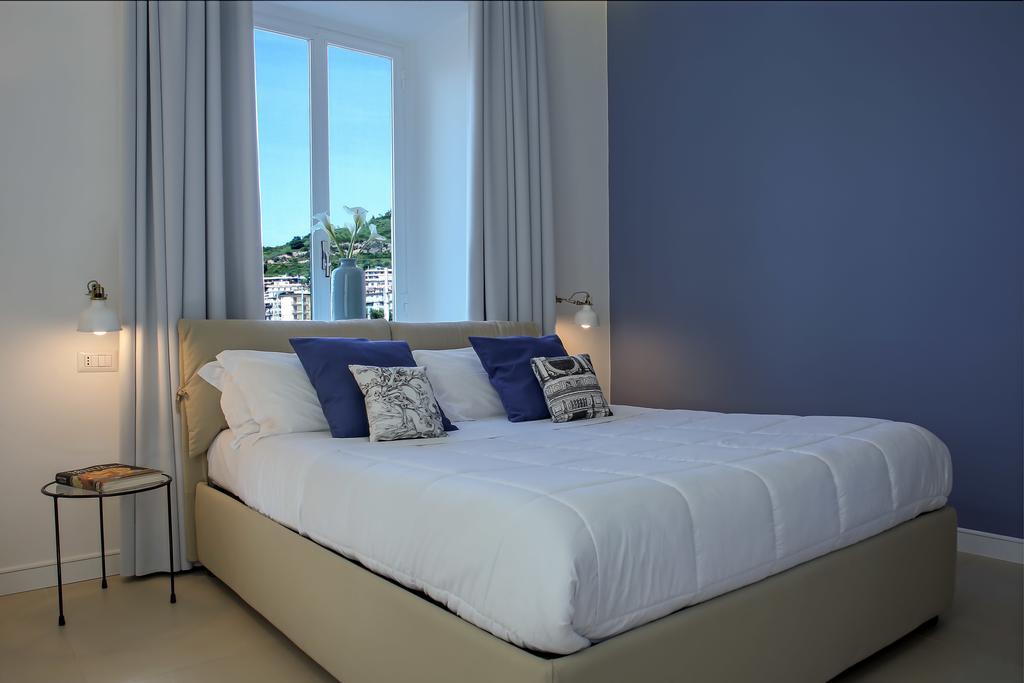 Starhost - Petit B&B ซาแลร์โน ภายนอก รูปภาพ